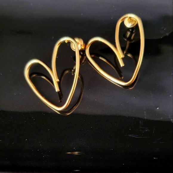 New set earrings gold tone hearts - Picture 4 of 4